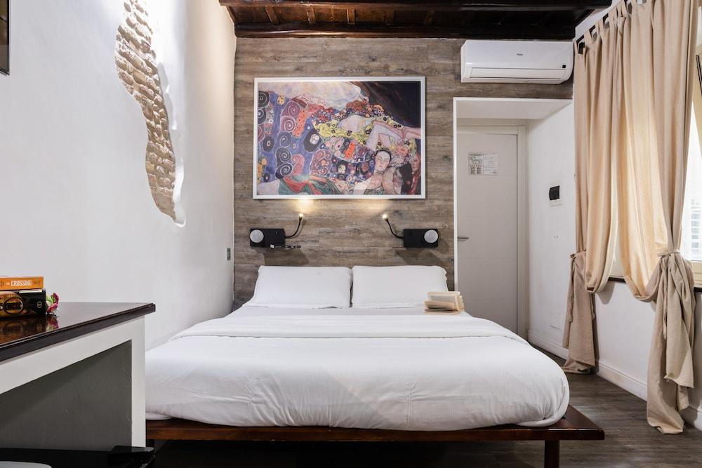 Irooms - Spanish Steps Guest house 4*